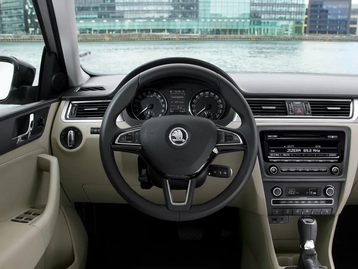 Skoda Rapid I Лифтбек — фото 8