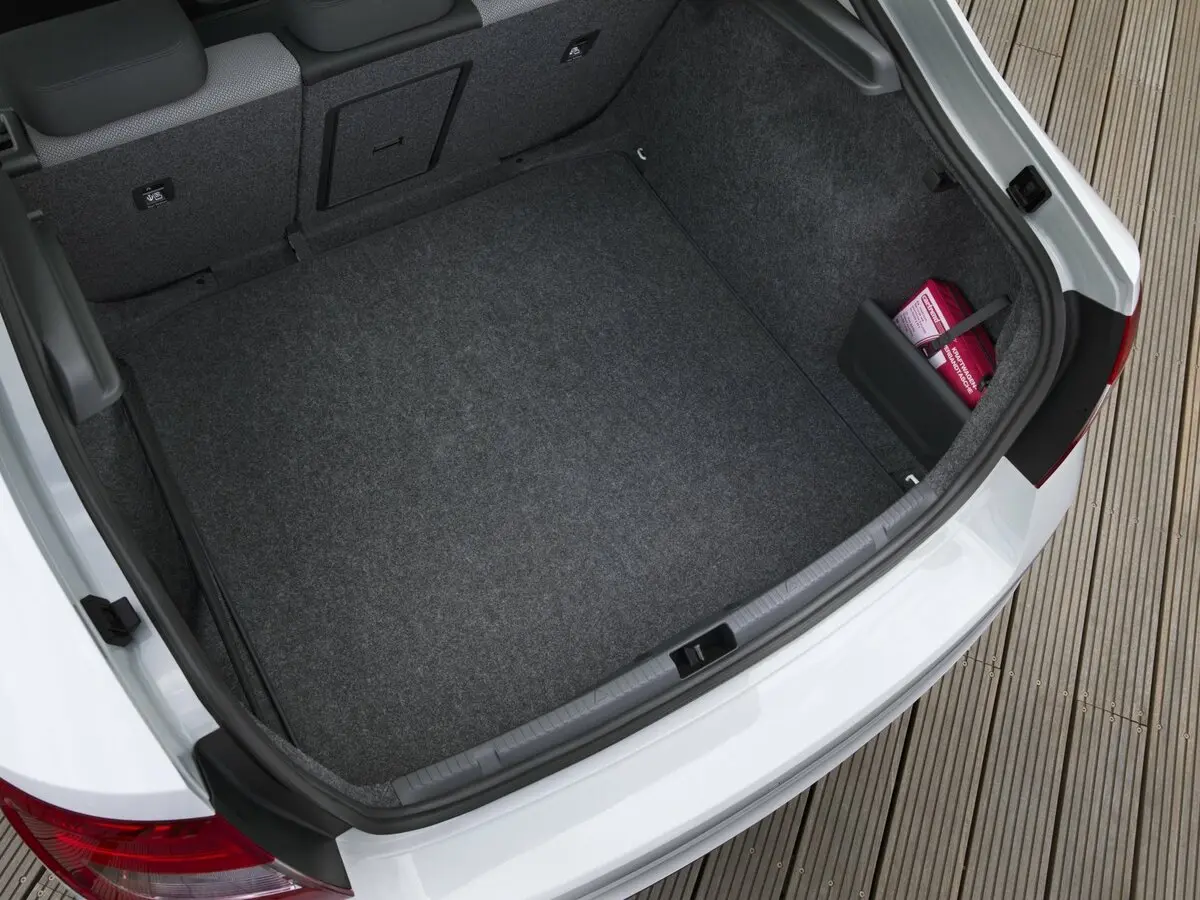 Skoda Rapid I Лифтбек — фото 11
