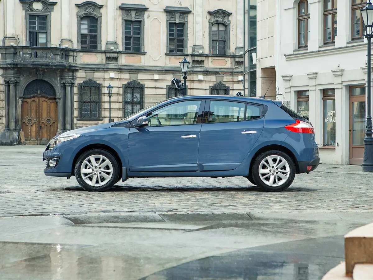 Renault Megane III Рестайлинг Хэтчбек 5 дв. — 照片 2