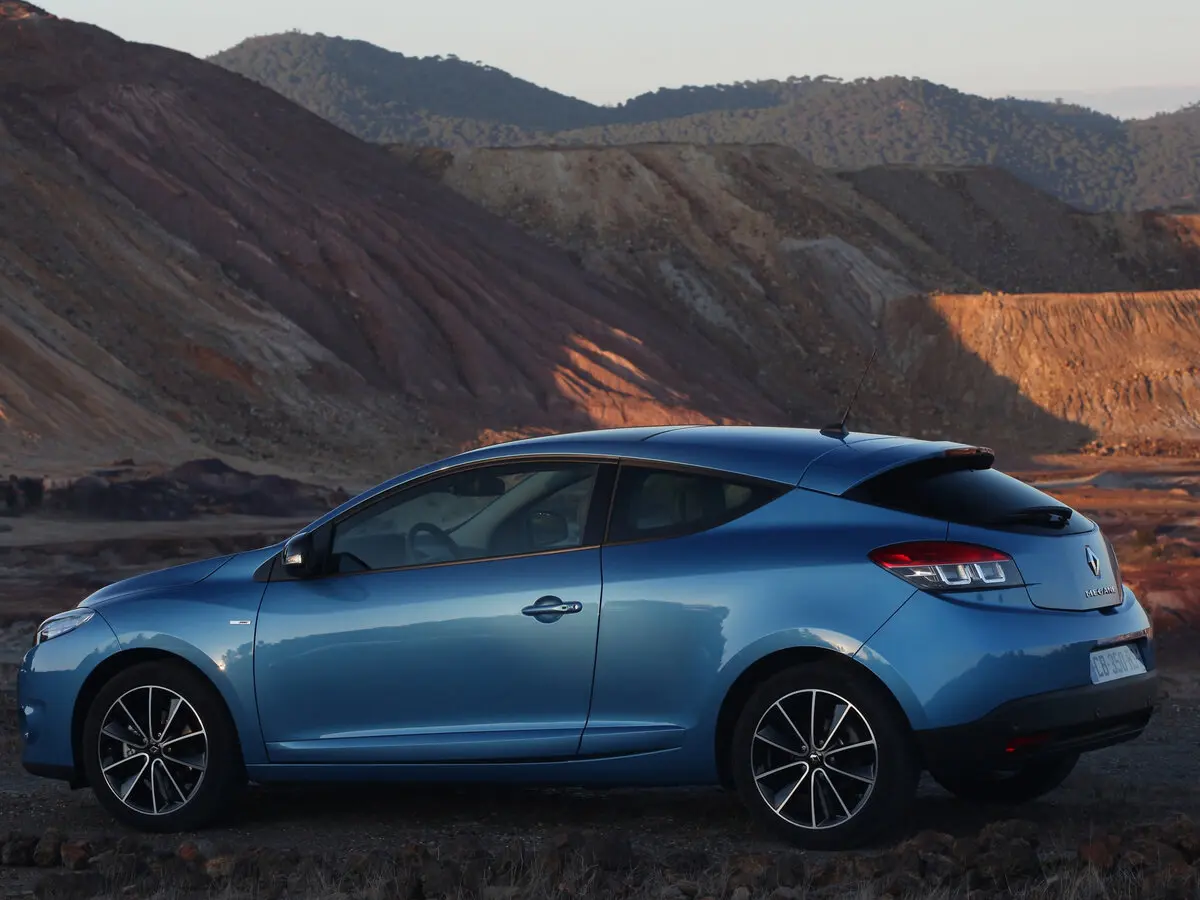 Renault Megane III Рестайлинг Хэтчбек 3 дв. — сүрөт 2