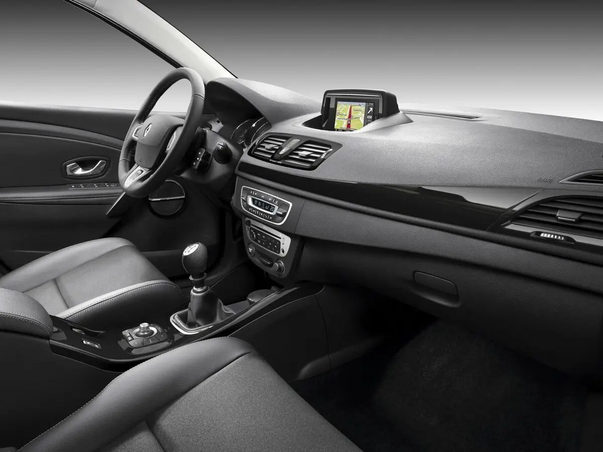 Renault Megane III Рестайлинг Хэтчбек 3 дв. — сүрөт 6
