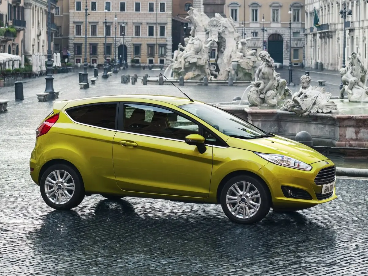 Ford Fiesta Mk6 Рестайлинг Хэтчбек 3 дв. — сүрөт 2