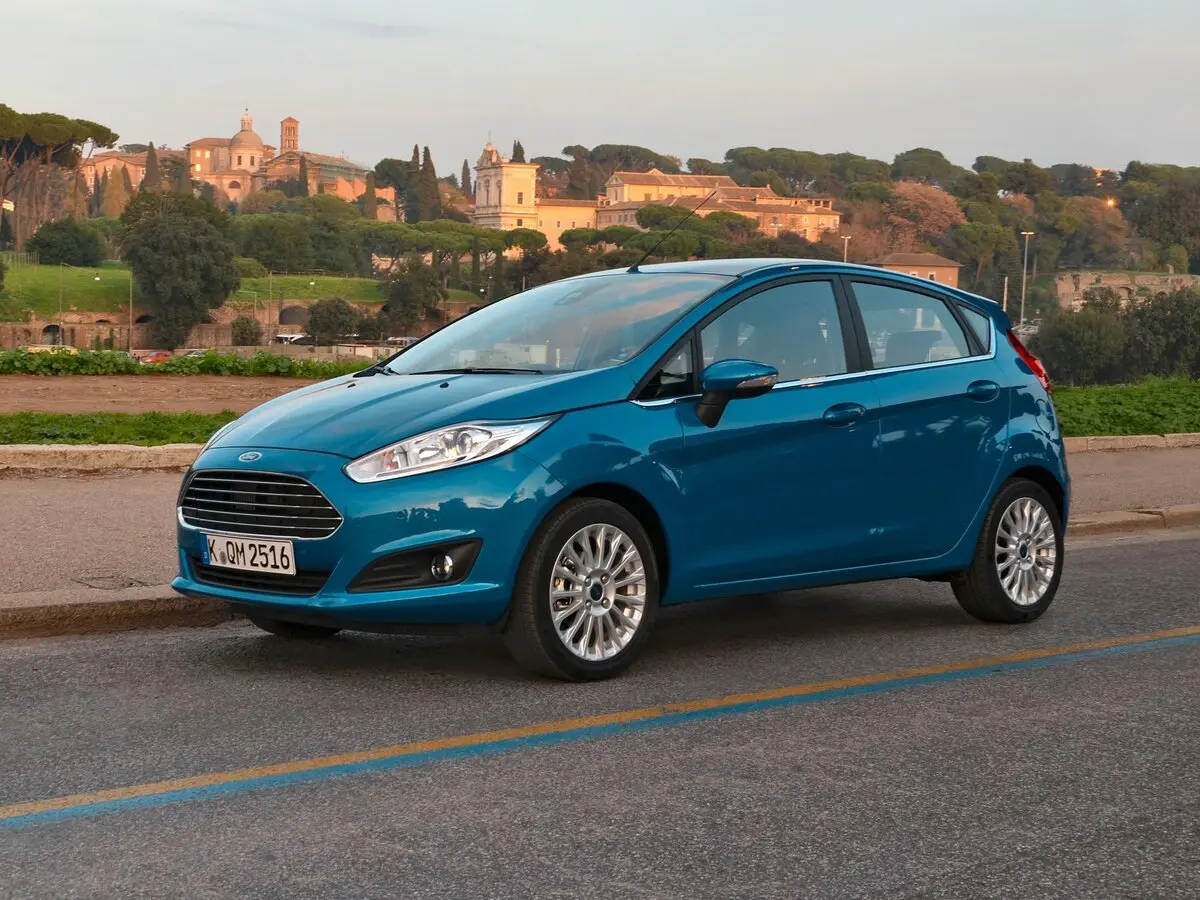 Ford Fiesta Mk6 Рестайлинг Хэтчбек 5 дв.