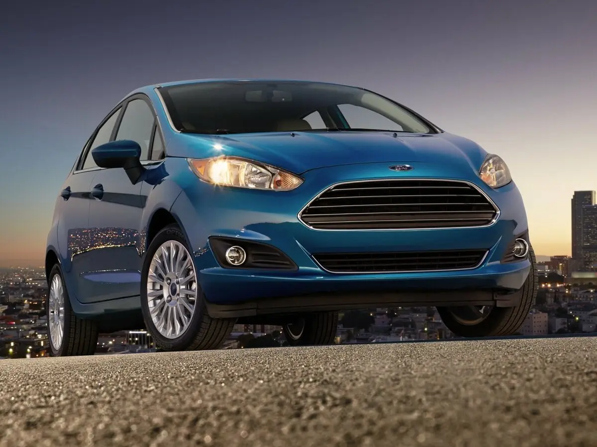 Ford Fiesta Mk6 Рестайлинг Хэтчбек 5 дв. — 照片 3
