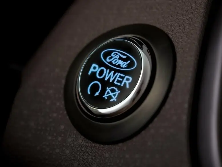 Ford Fiesta Mk6 Рестайлинг Хэтчбек 5 дв. — 照片 11