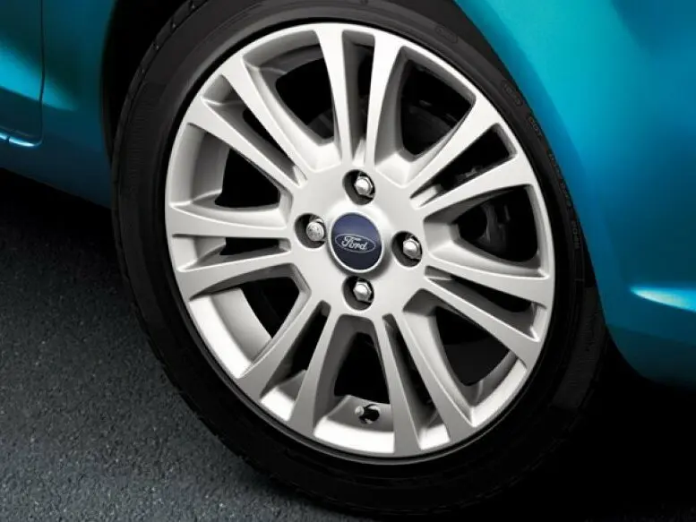 Ford Fiesta Mk6 Рестайлинг Хэтчбек 5 дв. — 照片 12