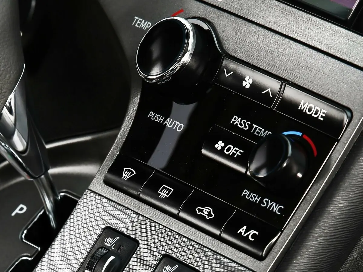 Toyota Venza I Рестайлинг Внедорожник 5 дв. — фото 14