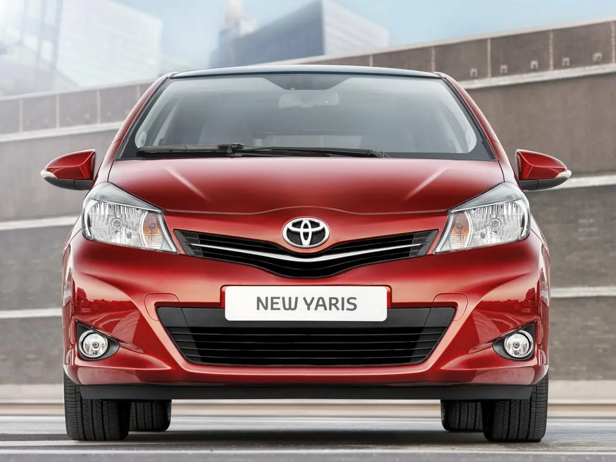 Toyota Yaris III Хэтчбек 5 дв. — сүрөт 3