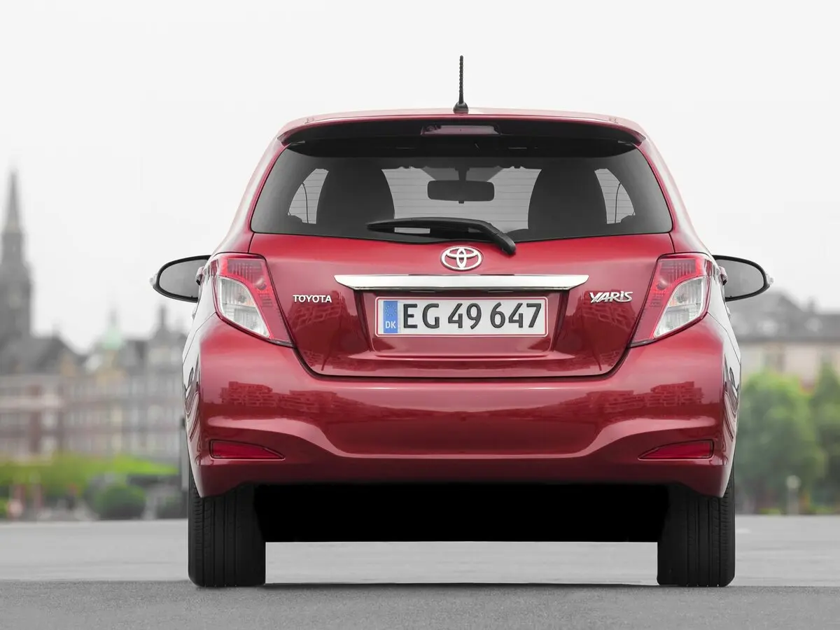 Toyota Yaris III Хэтчбек 5 дв. — сүрөт 4