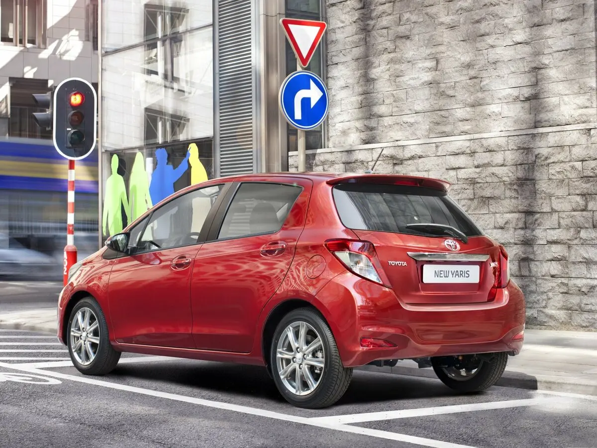 Toyota Yaris III Хэтчбек 5 дв. — сүрөт 5
