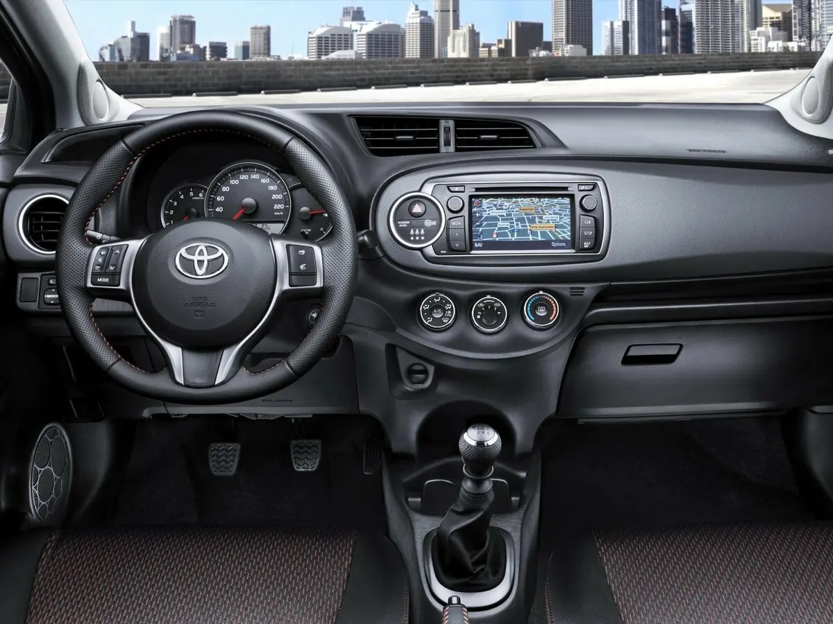 Toyota Yaris III Хэтчбек 5 дв. — сүрөт 6