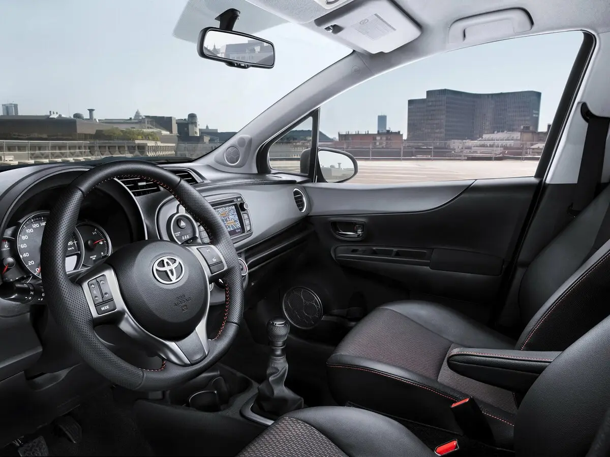 Toyota Yaris III Хэтчбек 5 дв. — сүрөт 7