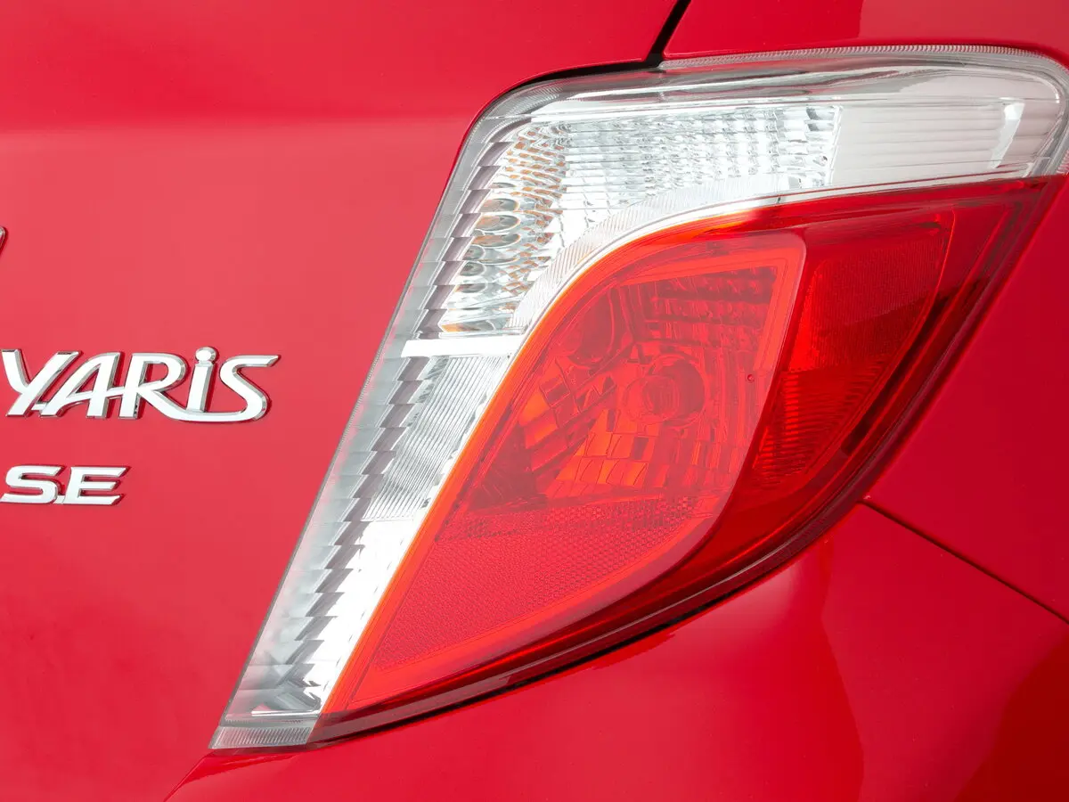 Toyota Yaris III Хэтчбек 5 дв. — сүрөт 10