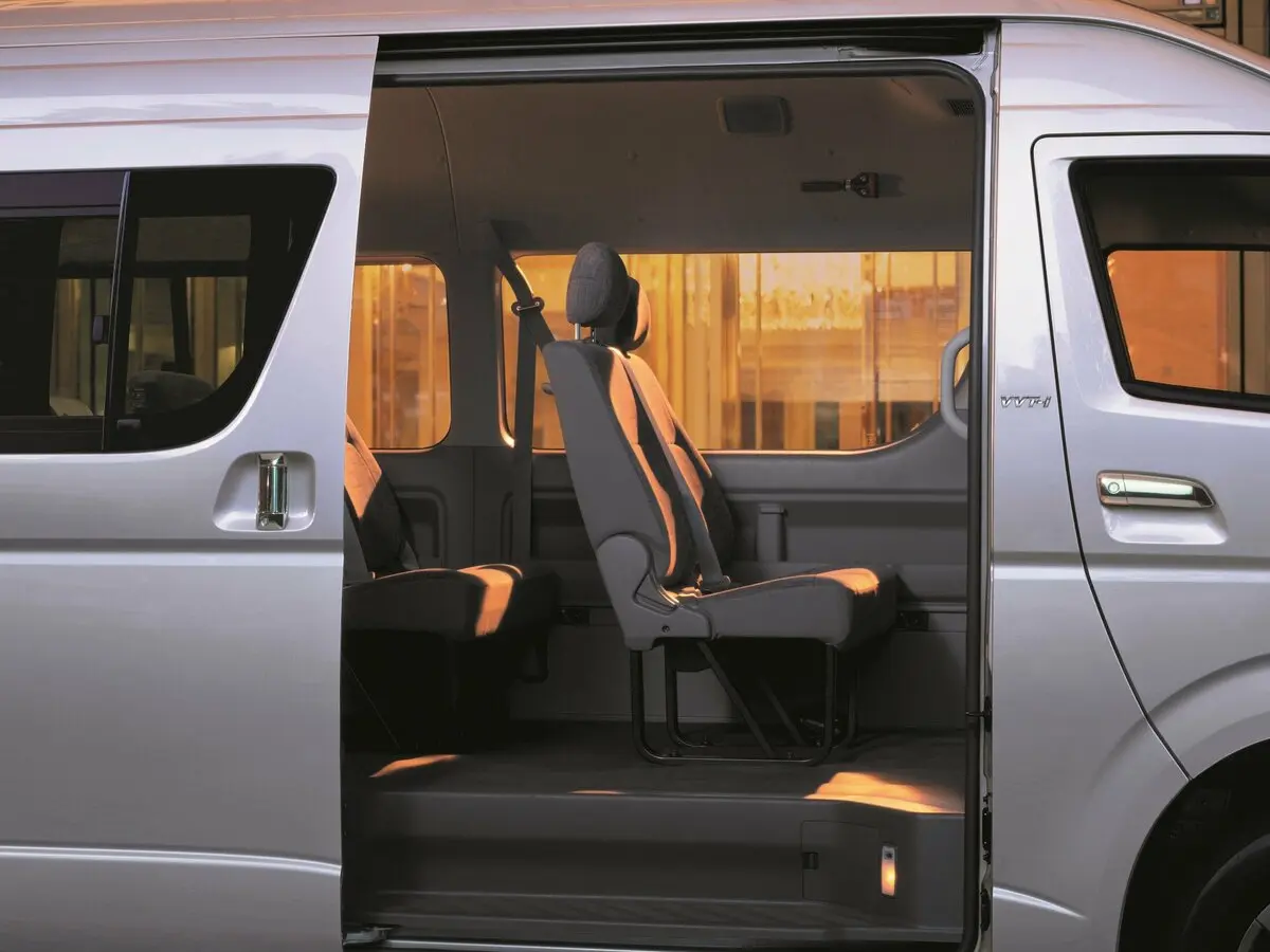 Toyota HiAce H200 Рестайлинг Минивэн — сүрөт 4
