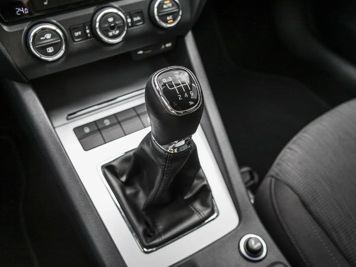 Skoda Octavia III (A7) Лифтбек — сүрөт 27
