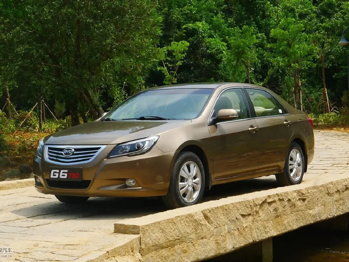 BYD G6 2011 – 2013 Седан — сүрөт 2