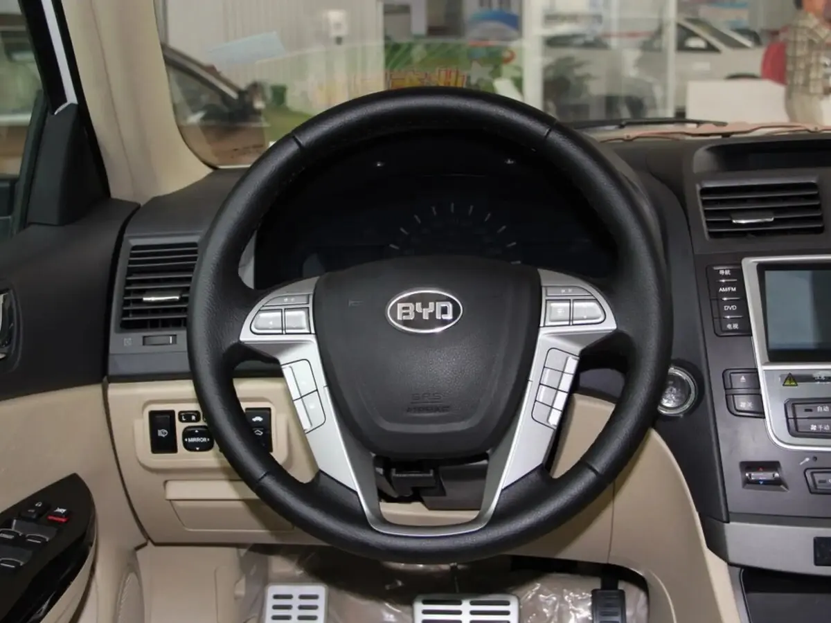 BYD G6 2011 – 2013 Седан — сүрөт 9