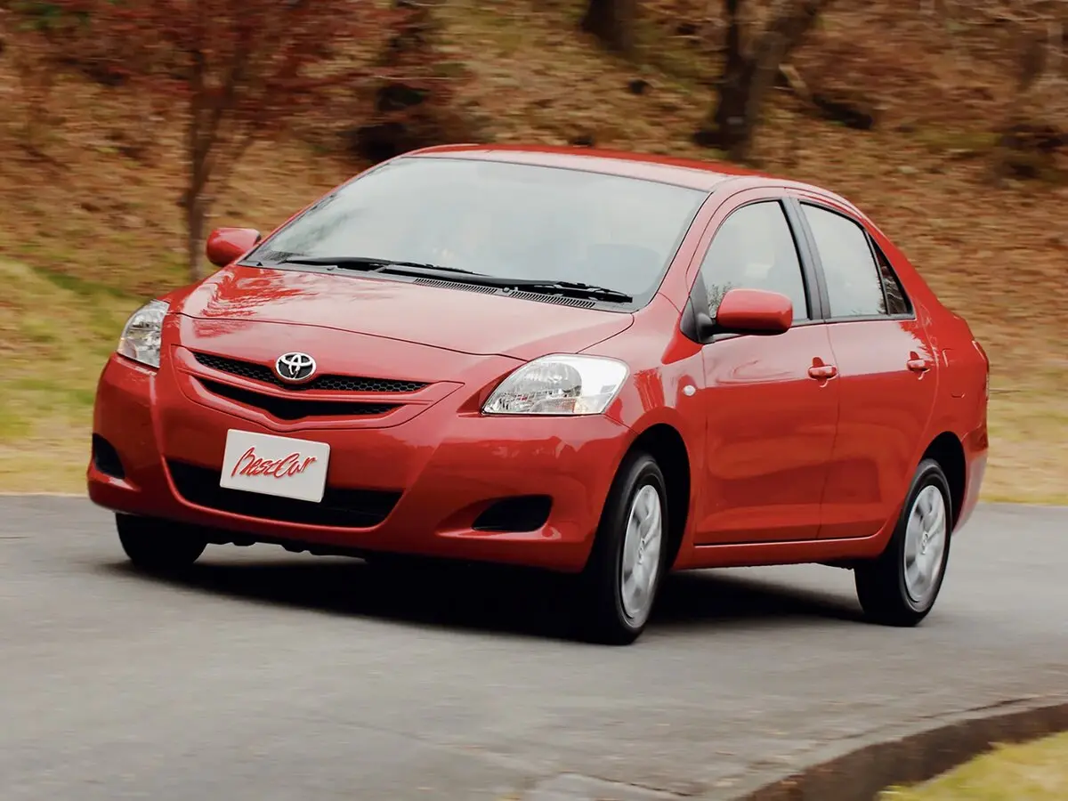 Toyota Belta I Седан — сүрөт 3
