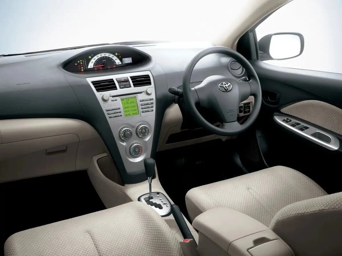 Toyota Belta I Седан — сүрөт 6