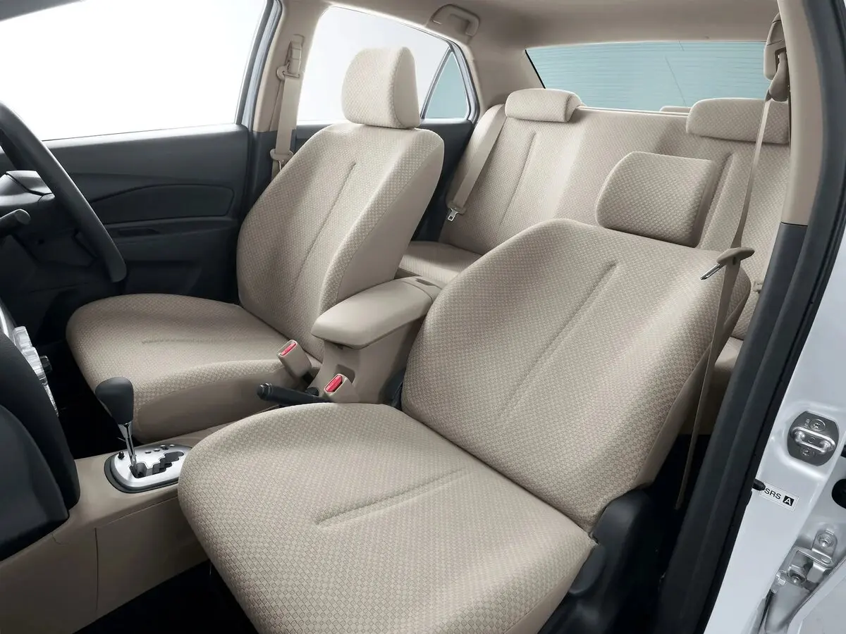 Toyota Belta I Седан — сүрөт 7