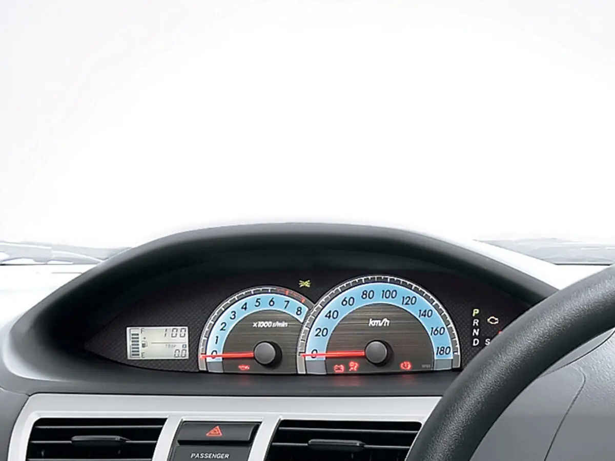 Toyota Belta I Седан — сүрөт 8
