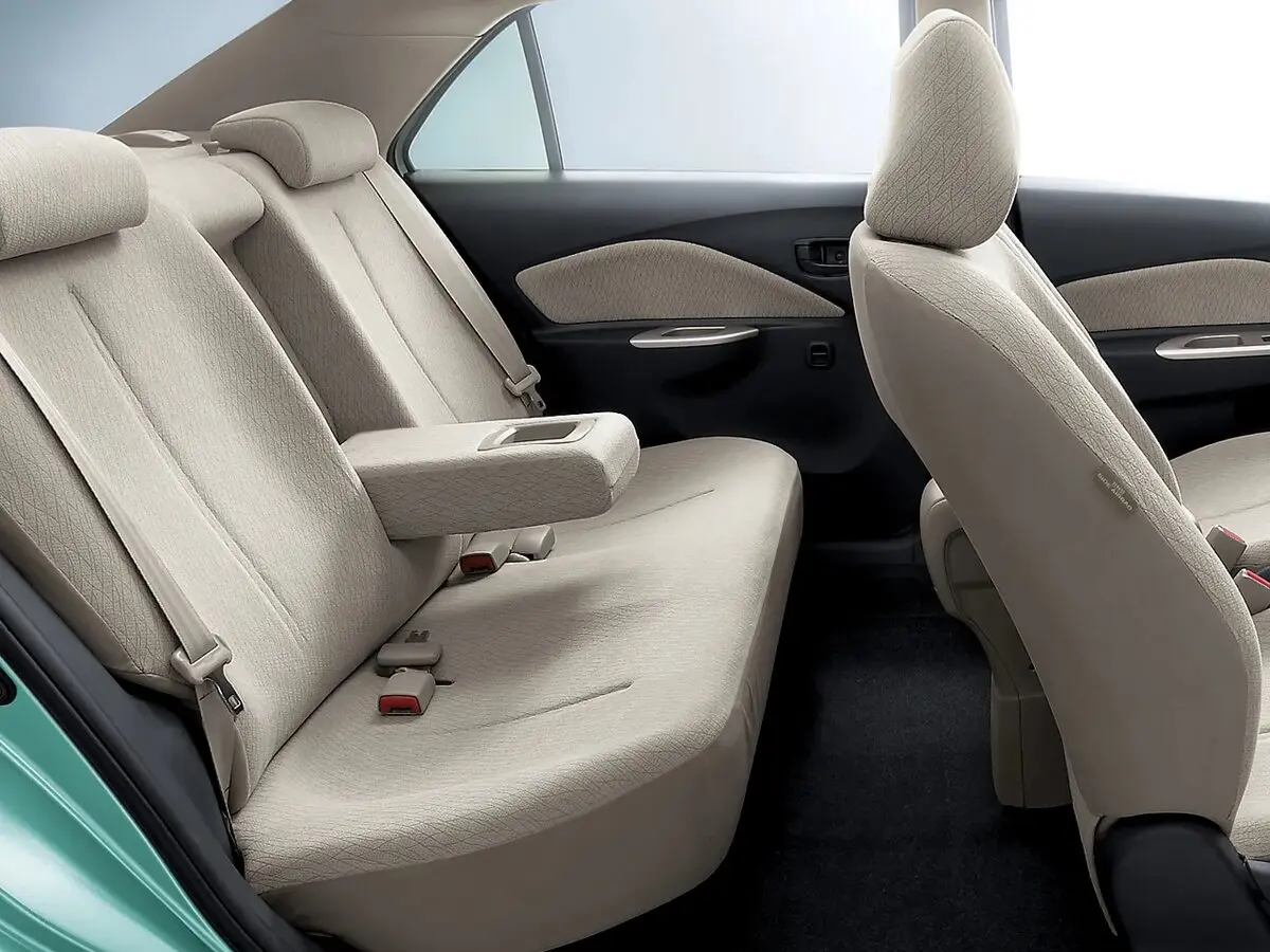 Toyota Belta I Седан — сүрөт 9