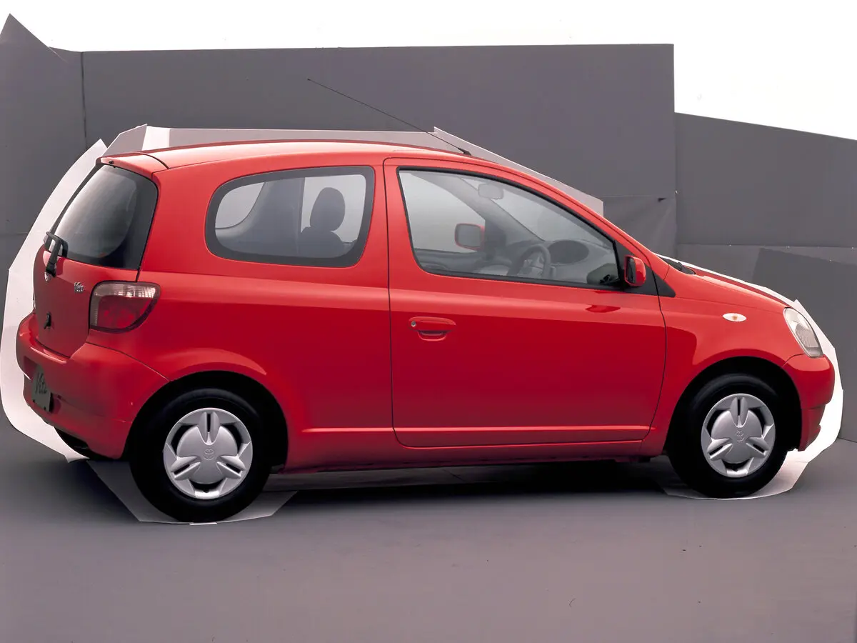 Toyota Vitz I (P10) Хэтчбек 3 дв. — 照片 2