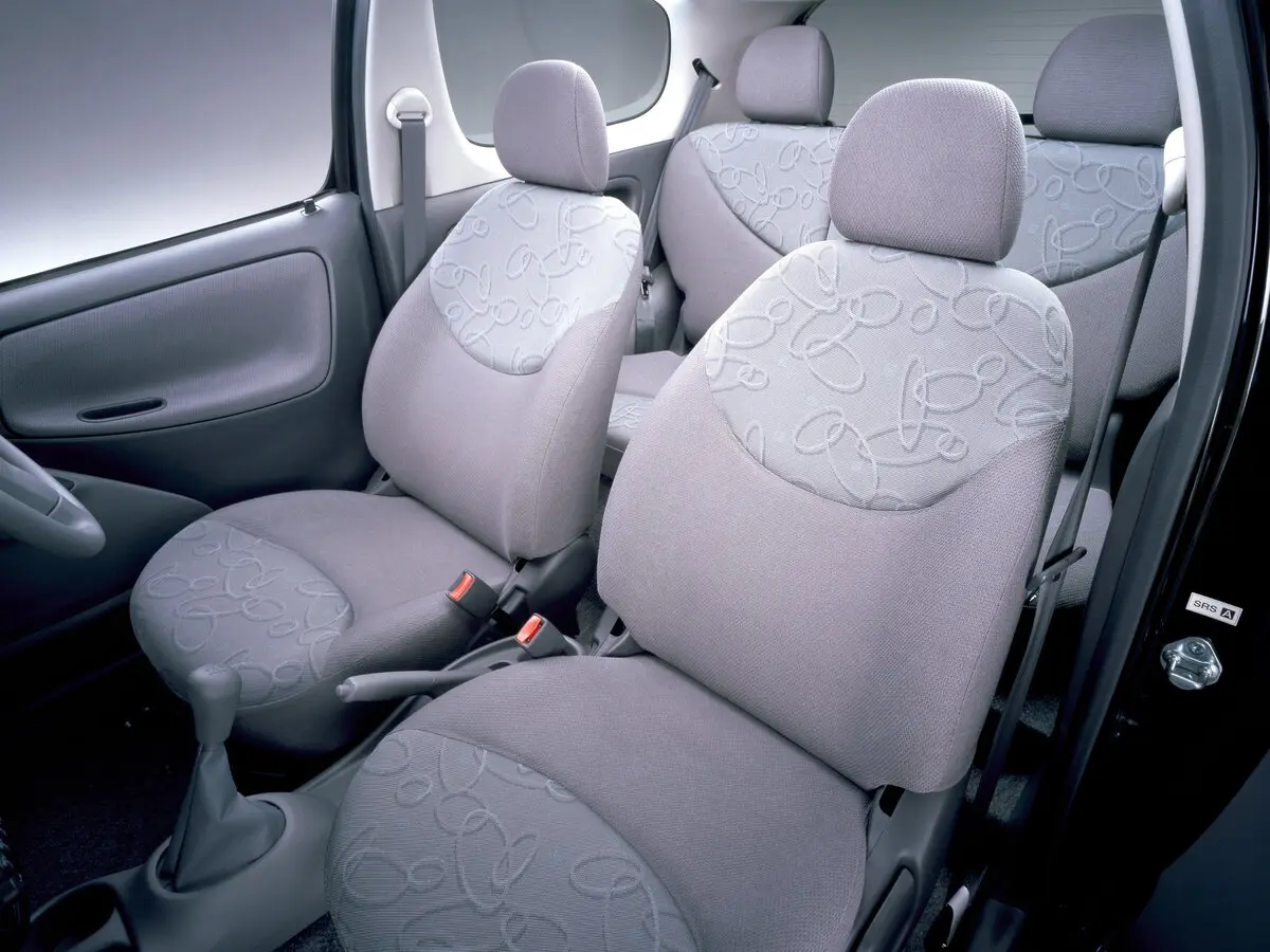 Toyota Vitz I (P10) Хэтчбек 3 дв. — 照片 6