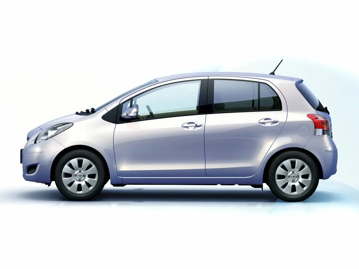 Toyota Vitz II (XP90) Хэтчбек 5 дв. — сүрөт 2