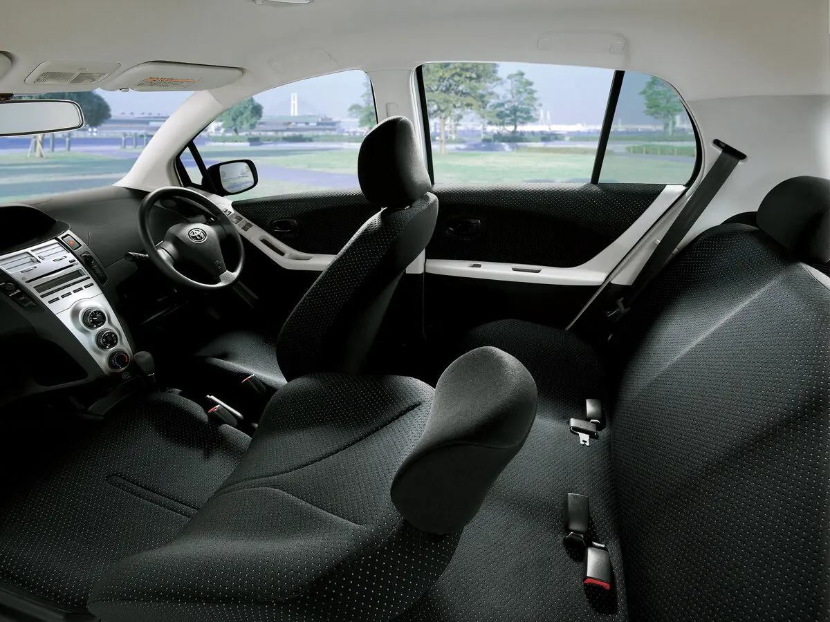 Toyota Vitz II (XP90) Хэтчбек 5 дв. — сүрөт 6