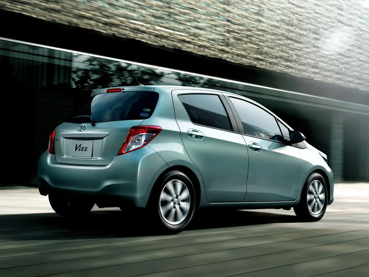 Toyota Vitz III (XP130) Хэтчбек 5 дв. — photo 4
