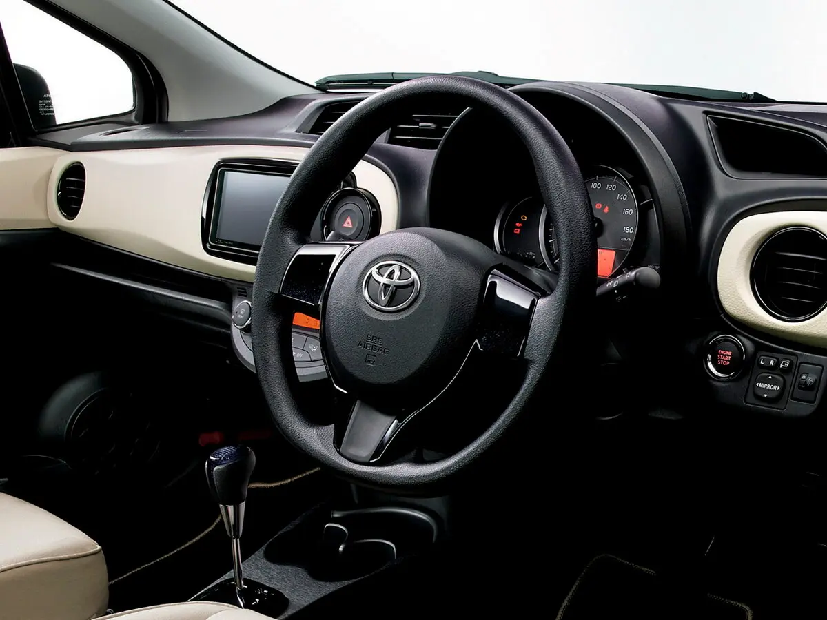 Toyota Vitz III (XP130) Хэтчбек 5 дв. — photo 8