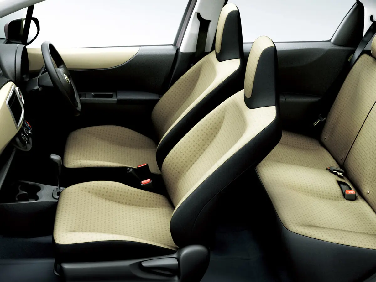 Toyota Vitz III (XP130) Хэтчбек 5 дв. — photo 9