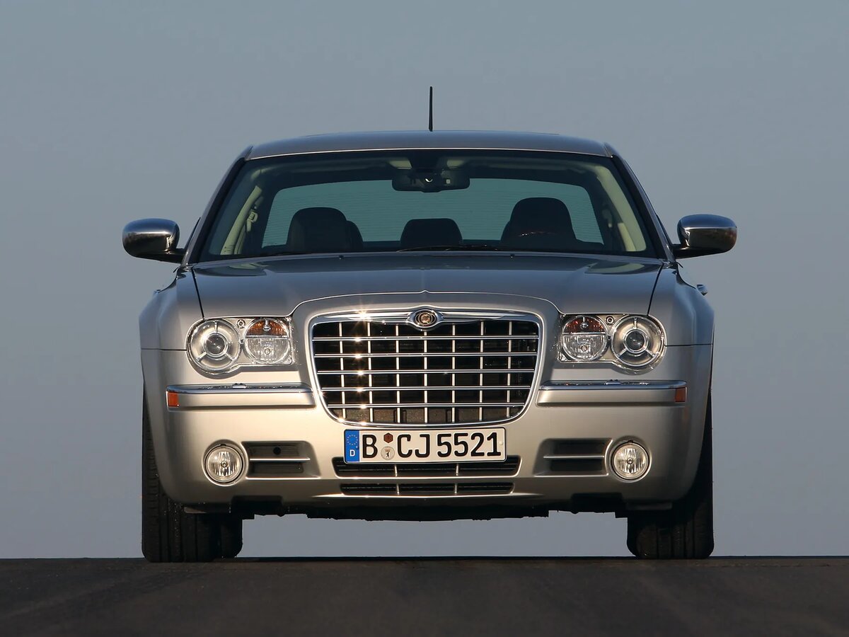 Chrysler 300C I Седан SRT8 — фото 4