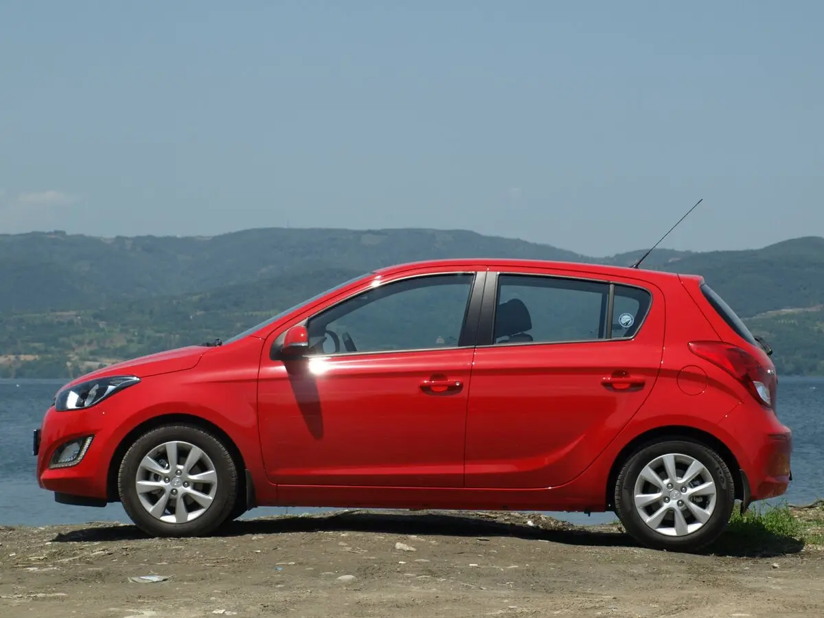 Hyundai i20 I Рестайлинг Хэтчбек 5 дв. — 照片 2