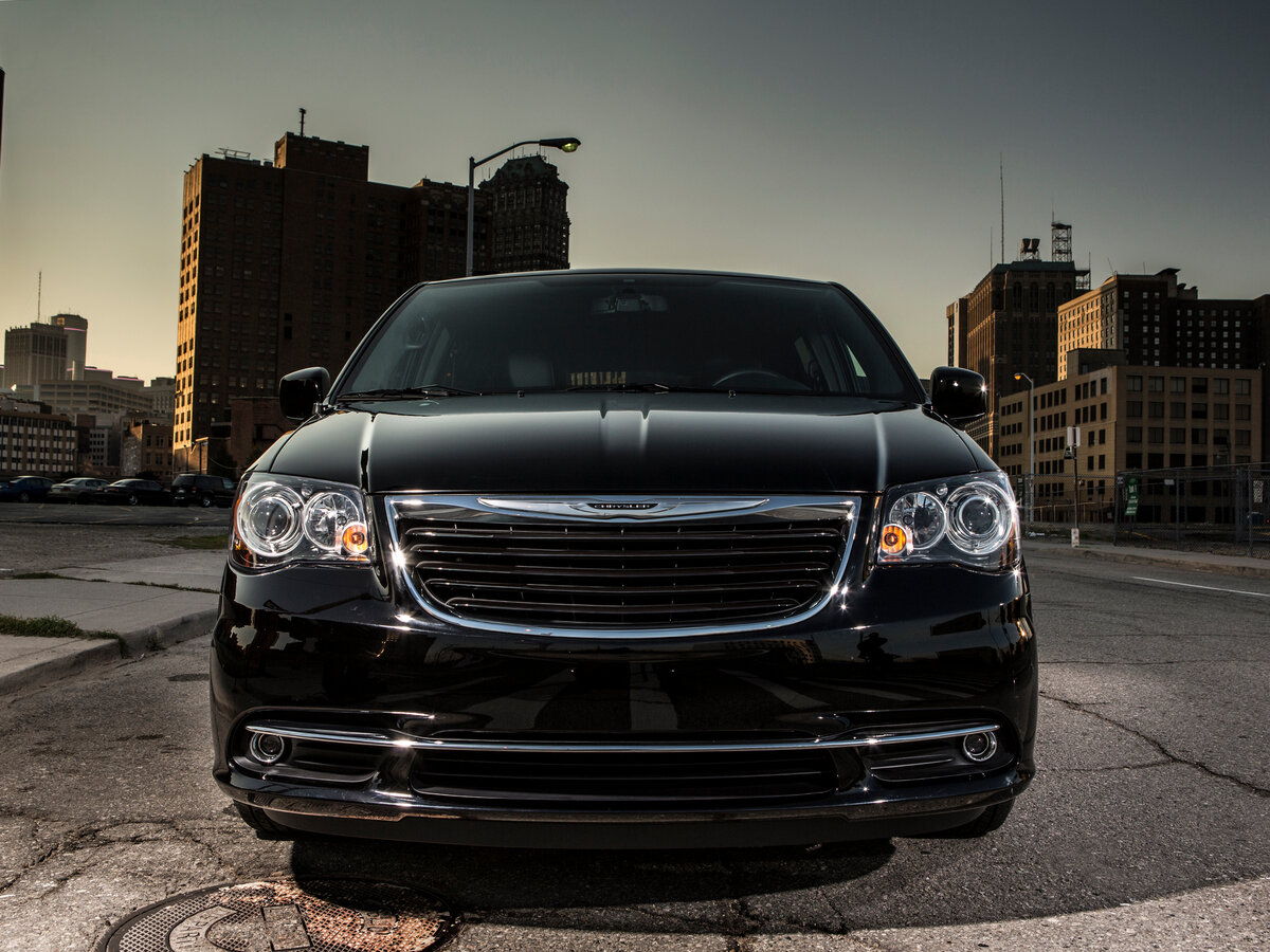 Chrysler Town & Country V Рестайлинг Минивэн — фото 3