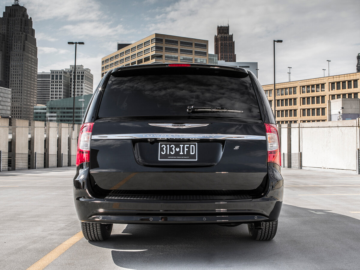 Chrysler Town & Country V Рестайлинг Минивэн — фото 4