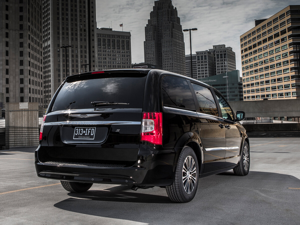 Chrysler Town & Country V Рестайлинг Минивэн