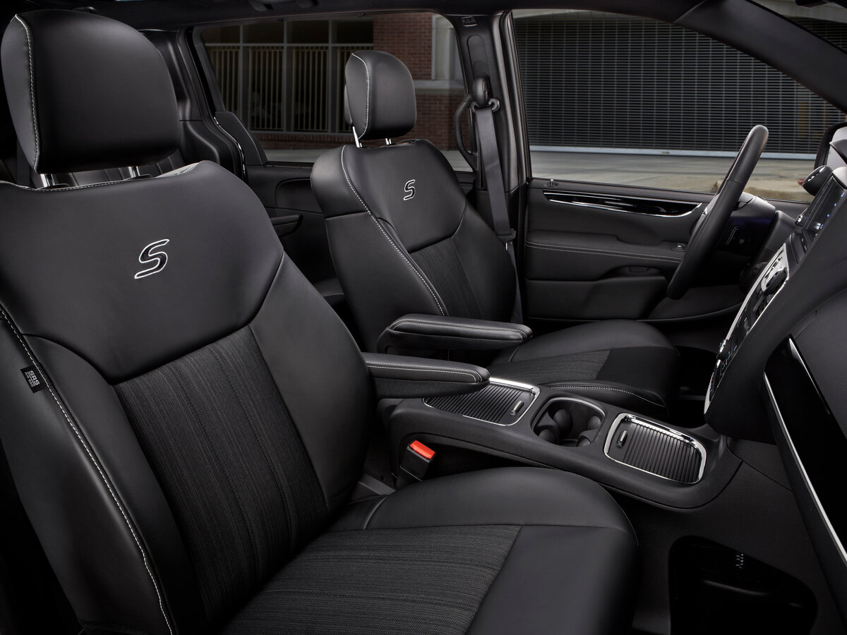 Chrysler Town & Country V Рестайлинг Минивэн