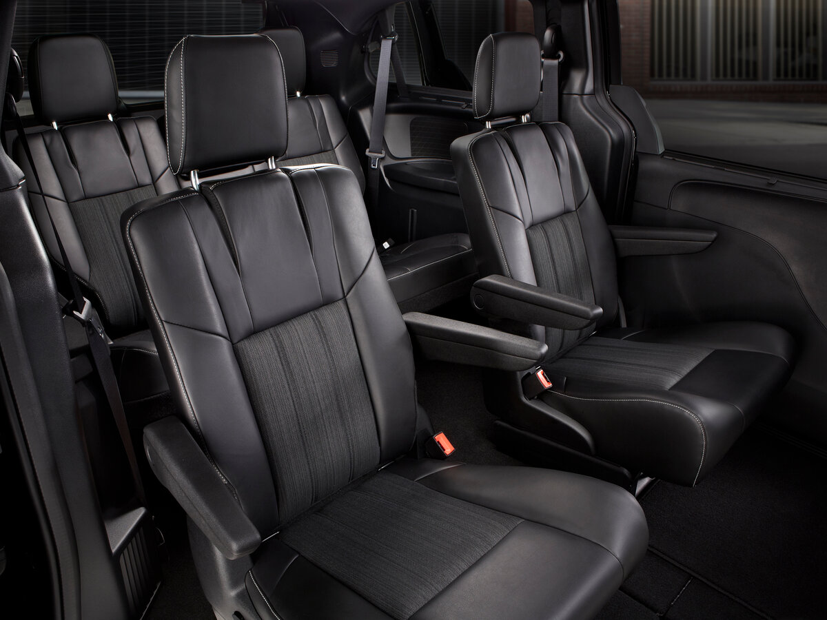 Chrysler Town & Country V Рестайлинг Минивэн