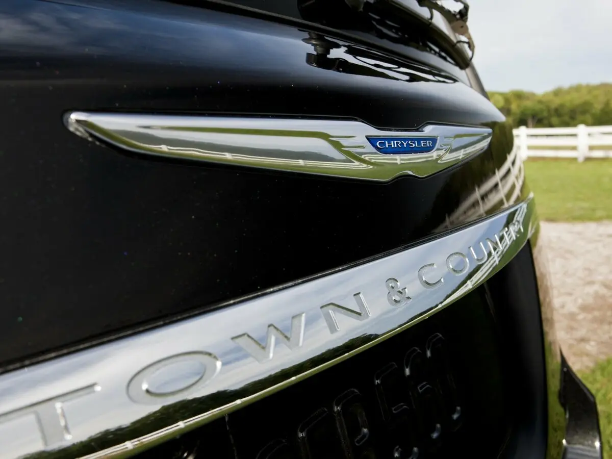 Chrysler Town & Country V Рестайлинг Минивэн — сүрөт 14