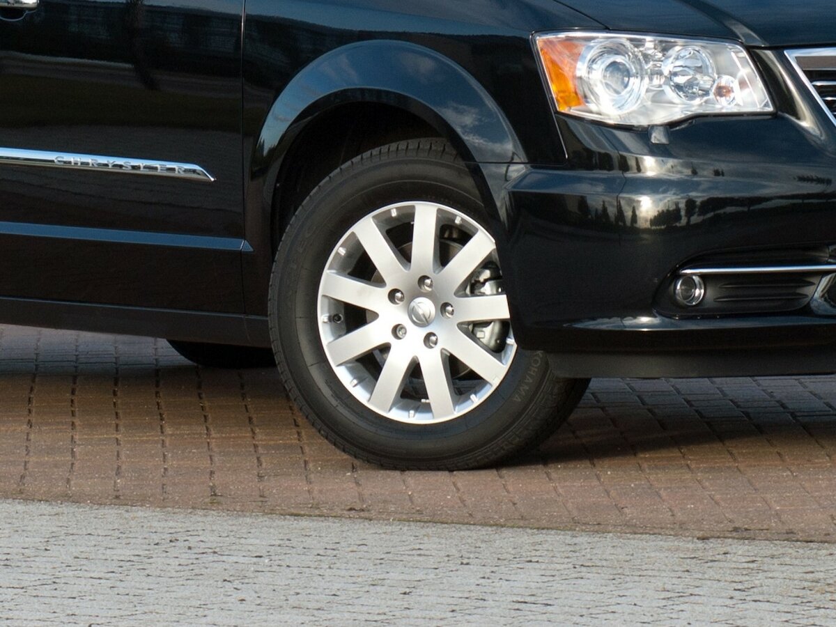 Chrysler Town & Country V Рестайлинг Минивэн
