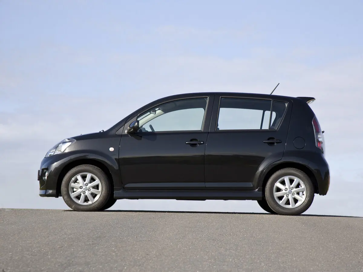 Daihatsu Sirion II (M3) Рестайлинг Хэтчбек 5 дв. — сүрөт 2
