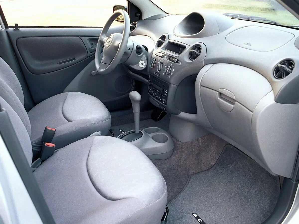 Toyota Echo 1999 – 2005 Седан — сүрөт 5
