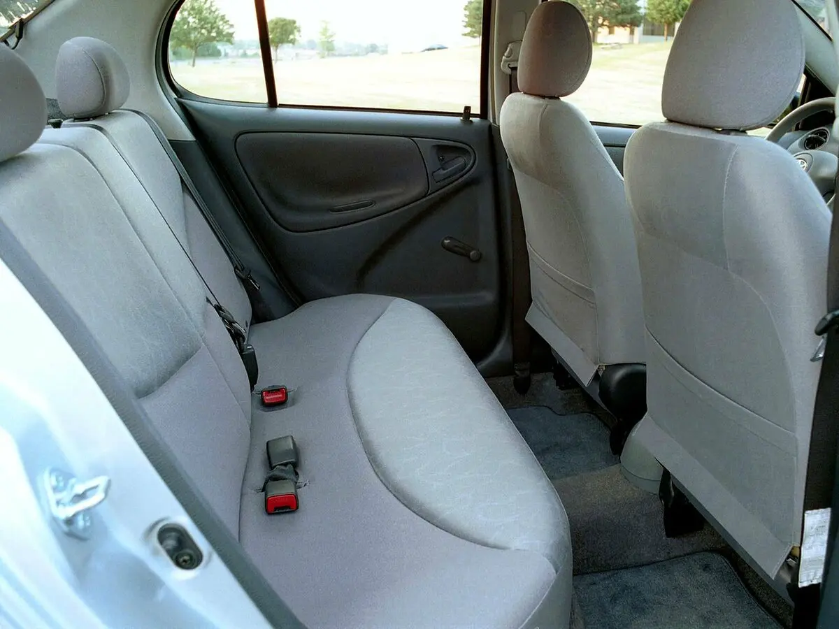 Toyota Echo 1999 – 2005 Седан — сүрөт 6