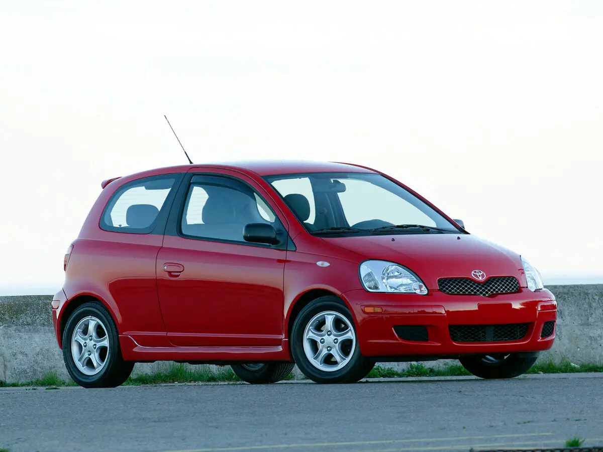 Toyota Echo 1999 – 2005 Хэтчбек 3 дв.