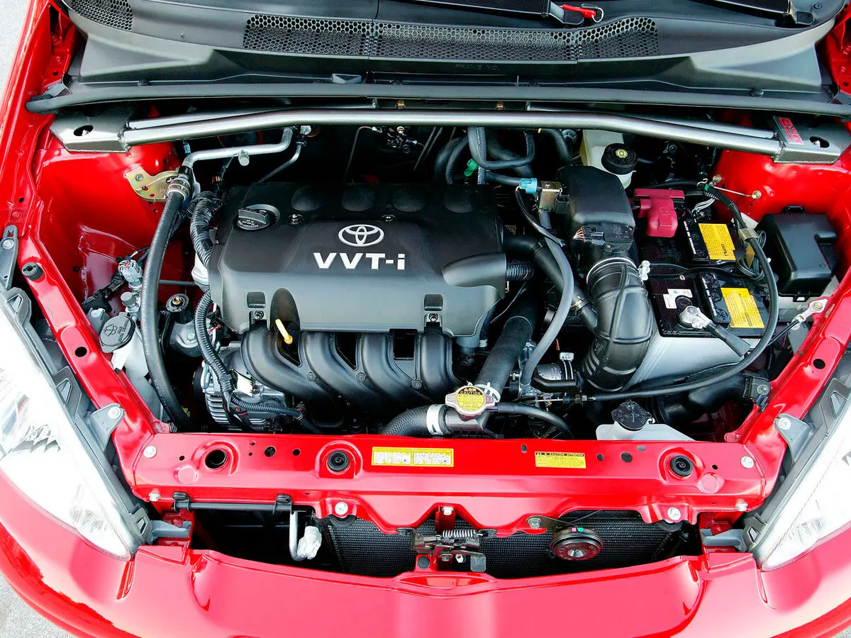 Toyota Echo 1999 – 2005 Хэтчбек 3 дв. — photo 4