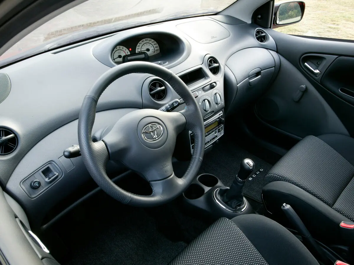 Toyota Echo 1999 – 2005 Хэтчбек 5 дв. — сүрөт 8