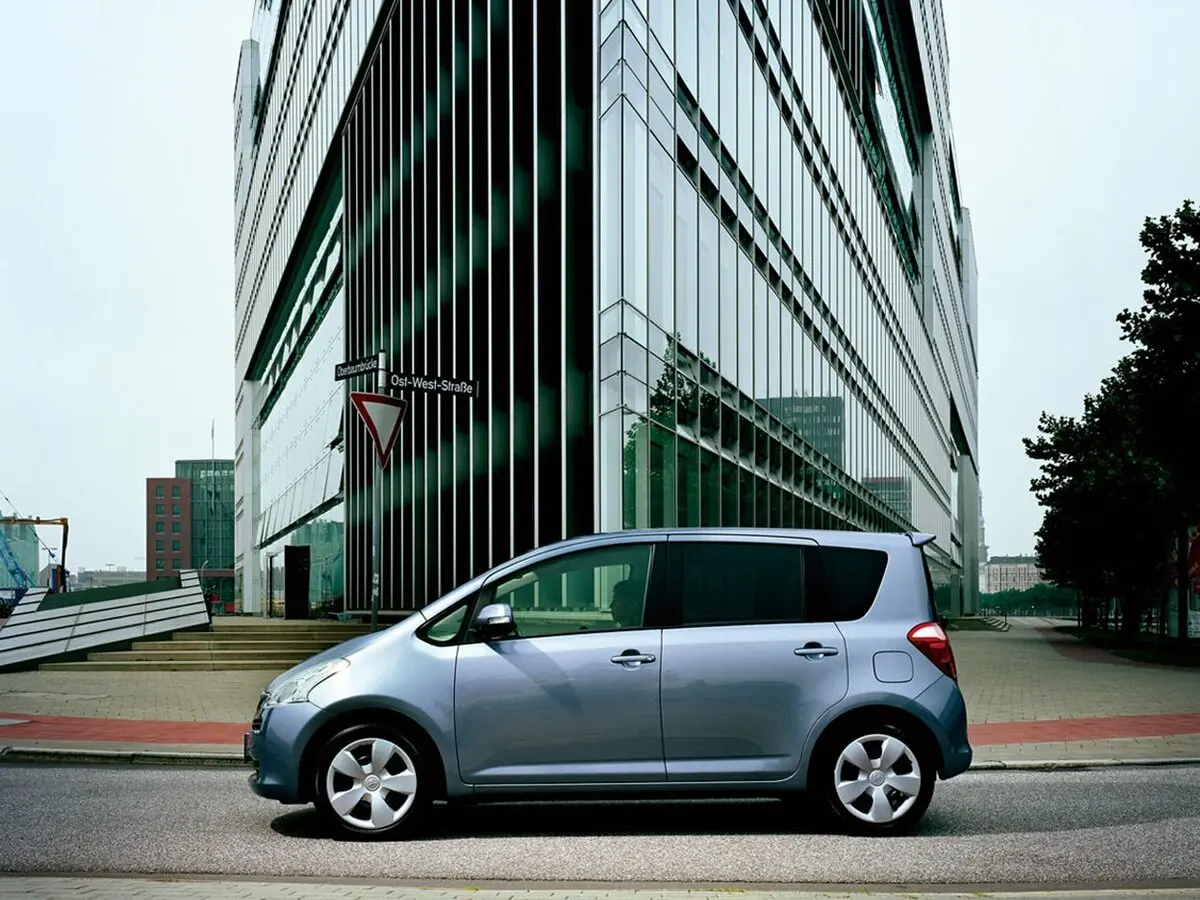Toyota Ractis I Хэтчбек 5 дв. — сүрөт 3