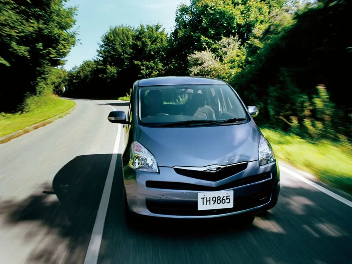 Toyota Ractis I Хэтчбек 5 дв. — сүрөт 4